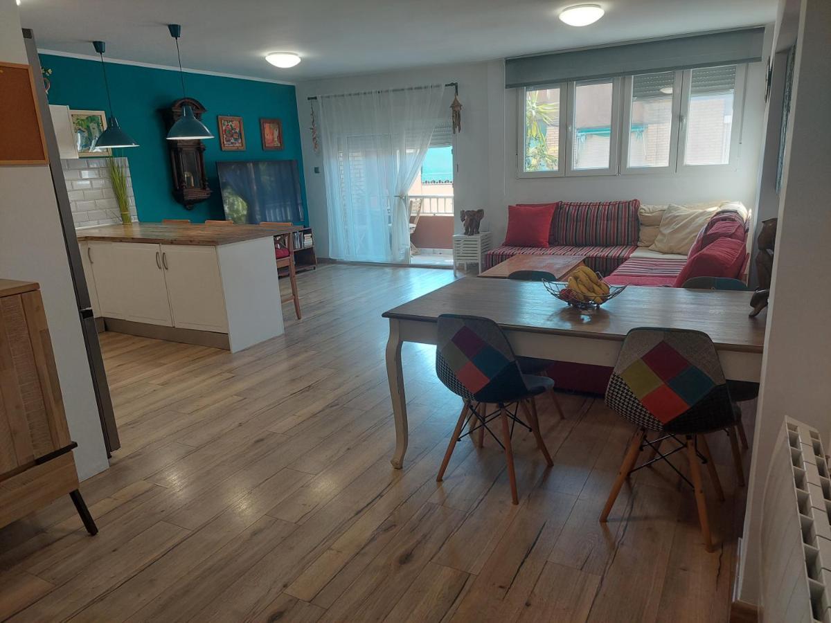 Family Apartment Andrea Алакуас Екстер'єр фото