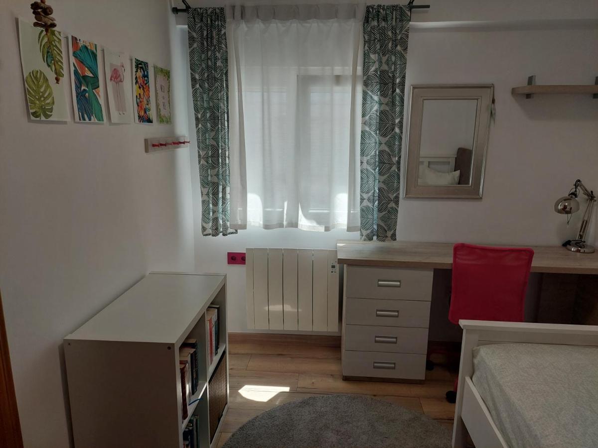 Family Apartment Andrea Алакуас Екстер'єр фото
