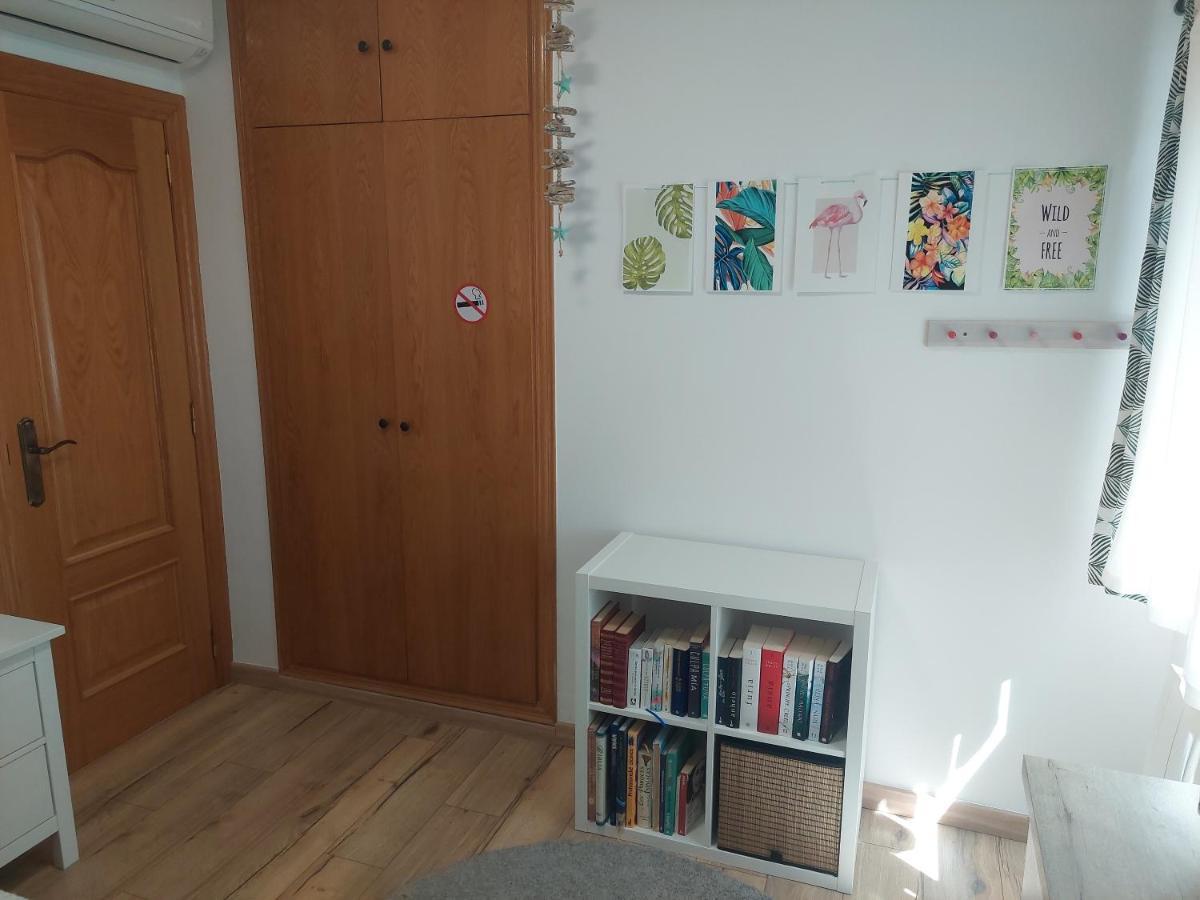 Family Apartment Andrea Алакуас Екстер'єр фото